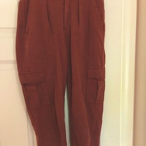 Gap cargo capri pants in burnt red. Size 2